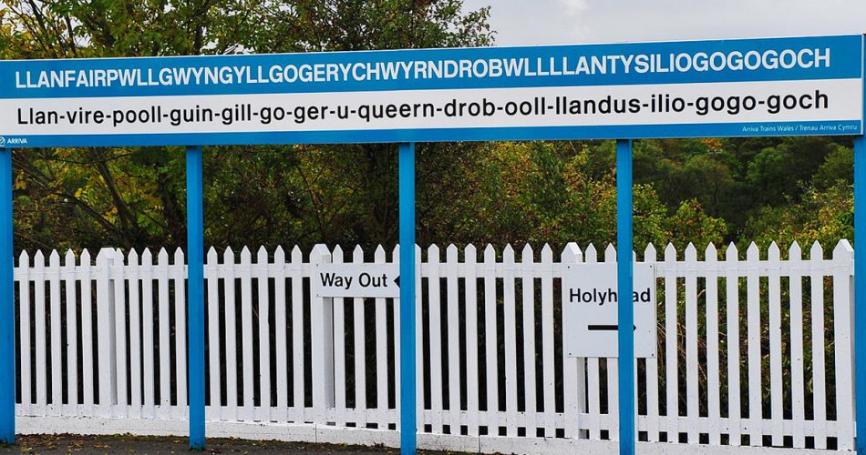 Llanfairpwllgwyngyllgogerychwyrndrobwllllantysiliogogogoch