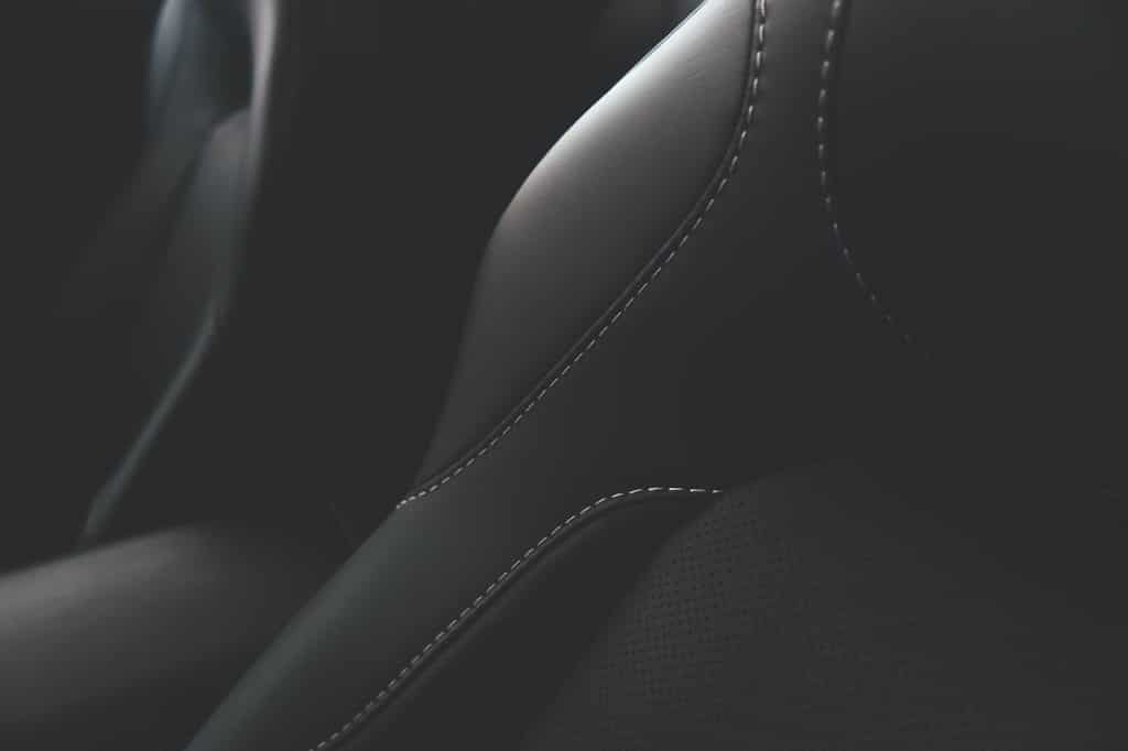 des sièges en cuir propre