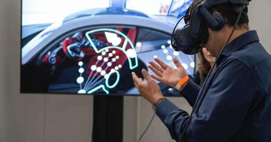 un homme qui profite de la réalité virtuelle