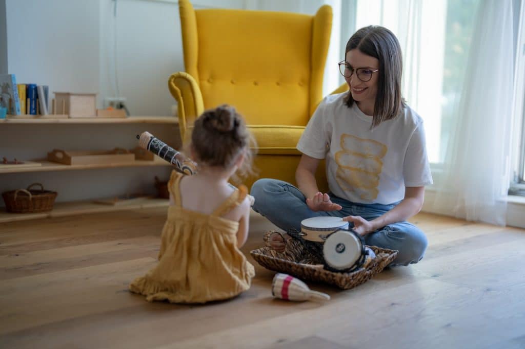 une attitude positive et de bonnes relations entre mère et fille